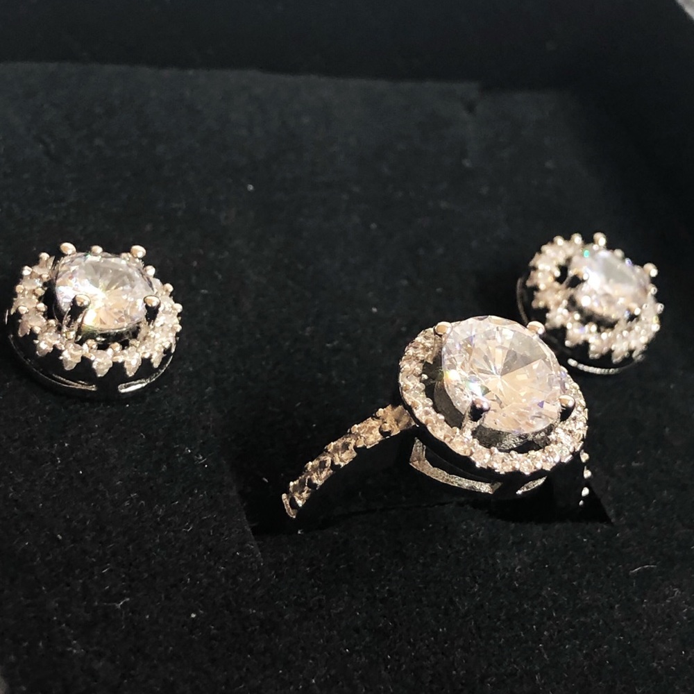 👏🏼CLEARANCE👏🏼S925 Sterling Sliver doing stud earring and ring - Picture 5 of 14